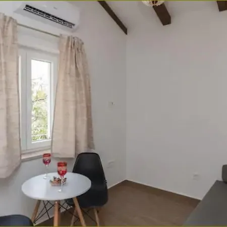 Dub - Comfort One-bedroom With Shared Terrace No 1